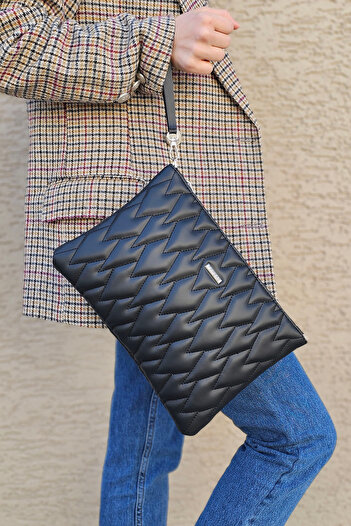 Luvenis Black Chain Strap Quilted Pattern Portfolio Handbag