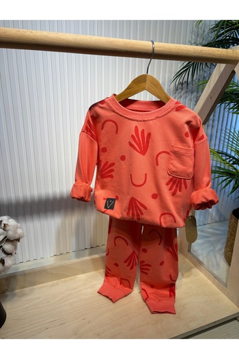 Canbi Kids Seasonal Printed Sweatshirt with Pocket Detail Jogger Sweatpants Set of 2