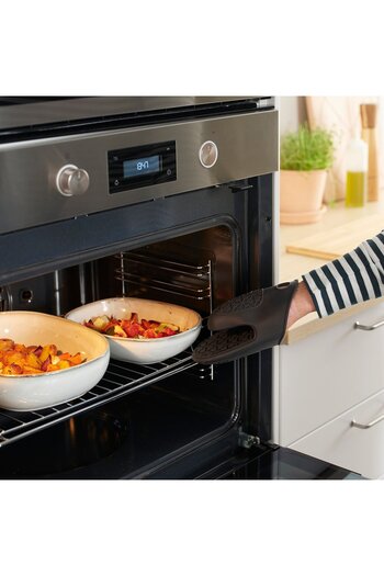 IKEA SANDVIVA Oven glove, silicone/dark grey