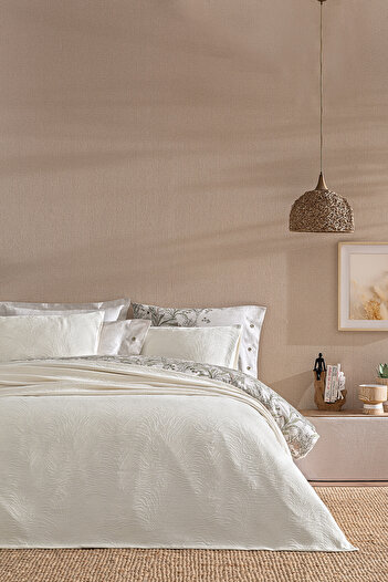 Puffy Beige Bow Double Bed Cover Set