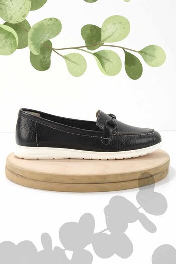 Bambi Чорні шкіряні жіночі туфлі-мокасини K01269354603