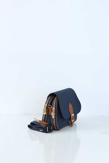 byFOX Fashion Geantă crossbody cu trei compartimente cu detaliu de husă