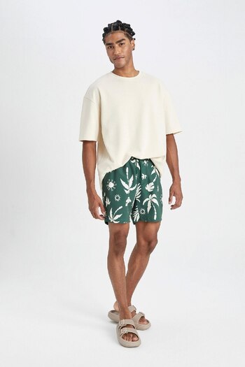 DeFacto Kurze Badeshorts mit normaler Passform und gemustertem Netzfutter D4517ax24hs
