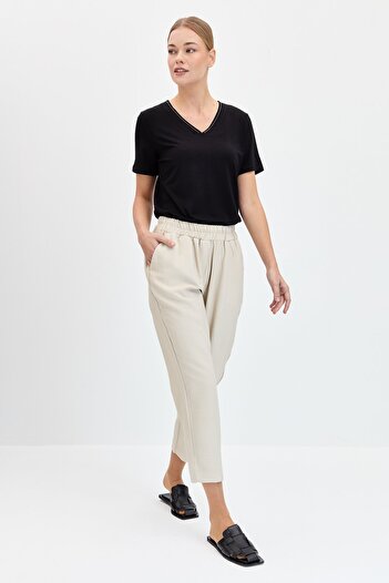 Desen Triko Women's Elastic Waist Side Pocket Carrot Cut Linen Trousers Beige