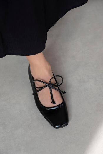 STRASWANS Sara Women's Black Wrinkled Leather Ballerina Ankle Strap