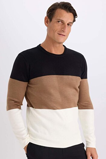 DeFacto Standard Fit Regular Cut Gestreifter Strickpullover mit Rundhalsausschnitt A9885ax24wn
