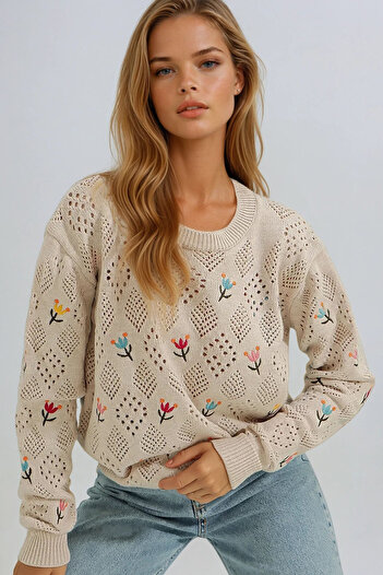 VAGGON Women's Light Beige Crew Neck Hole Openwork and Embroidered Knitwear Sweater Vgn-X9392