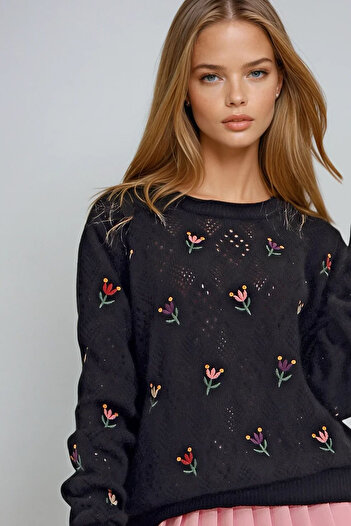 VAGGON Women's Black Crew Neck Hole Openwork and Embroidered Knitwear Sweater Vgn-X9392