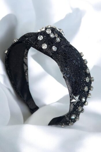 TAKIŞTIR Black Color Stone and Star Detailed Crown