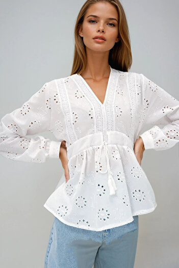 VAGGON Women's White V-Neck Lacing Detailed Embroidery Embroidered Woven Blouse Prmx13422