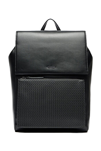 Calvin Klein Černý pánský batoh VERTICAL LINES FLAP BP MONO