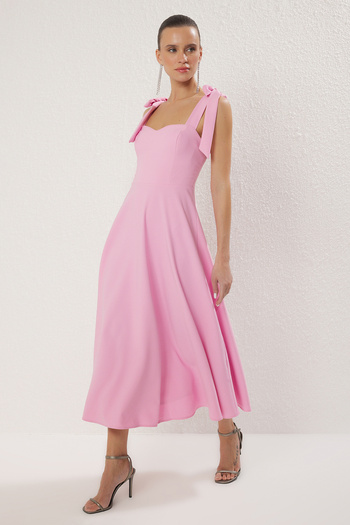 Trendyol Collection Rosa A-Linien-Träger mit Schnürung, detailliertes gewebtes Abendkleid, Nachtabendkleid TPRSS24EL00251