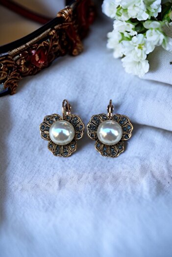 FAYRA ACCESSORIES Kristal Taş İşlemeli Çiçek Figür İnci Küpe