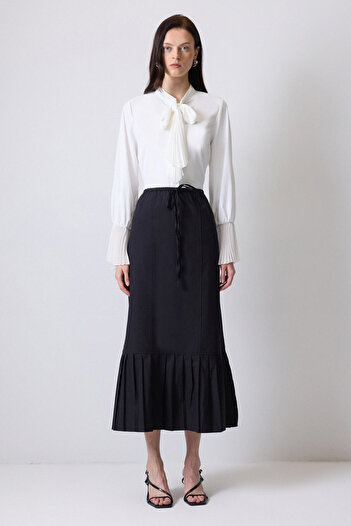Touché Privé Pleated Skirt with Elastic Waist
