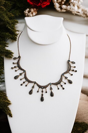FAYRA ACCESSORIES Crystal Stone Choker Necklace