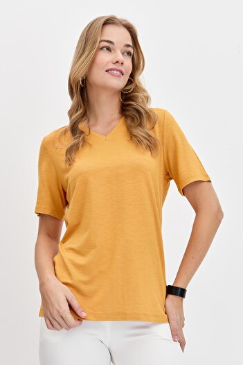 Desen Triko Women's V-Neck Flamed Fabric Basic T-Shirt Mustard