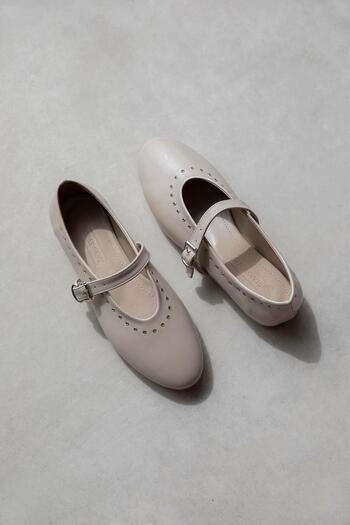 STRASWANS Beige Dereki Abner Women's Drop Detail Ballerinas