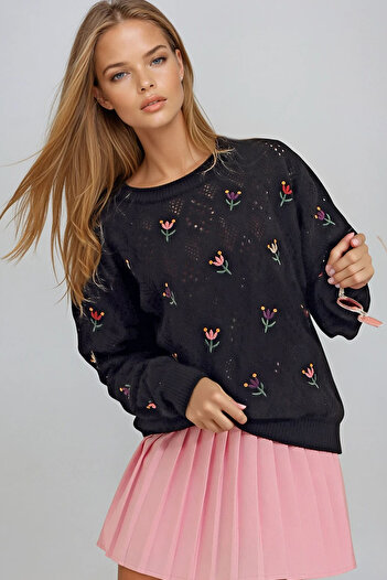 VAGGON Women's Black Crew Neck Hole Openwork and Embroidered Knitwear Sweater Vgn-X9392