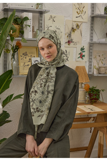 Fresh Powder Coffee Color Aster Patterned Shawl