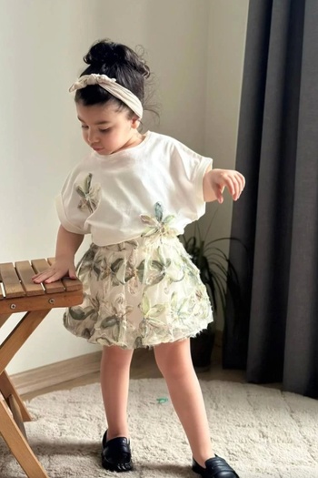 Kidmark Çocuk Modası Girl's Green Lily Embroidered Applique Skirt Summer Suit
