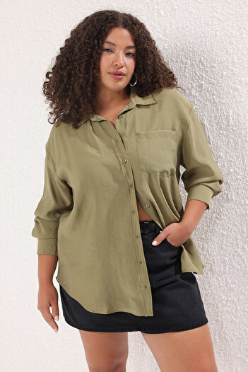 Trendyol Curve Khakifarbenes Modal-Hemd mit weicher Textur, gewebt, großes Hemd TBBSS25AX00027