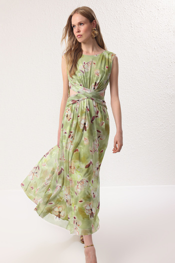 Trendyol Collection Πράσινο A-Line Cut Out/Φόρεμα επιστροφής στο σπίτι με λεπτομέρεια παραθύρου Flight Flight Tulle Midi TPRSS24EL00022