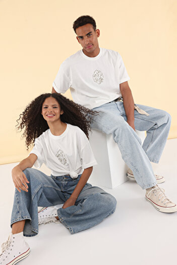 Trendyol Collection Unisex Ecru Crop/Short Fit Flower Embroidery 100% Cotton Tough Fabric T-Shirt Tmnss25Ts00098