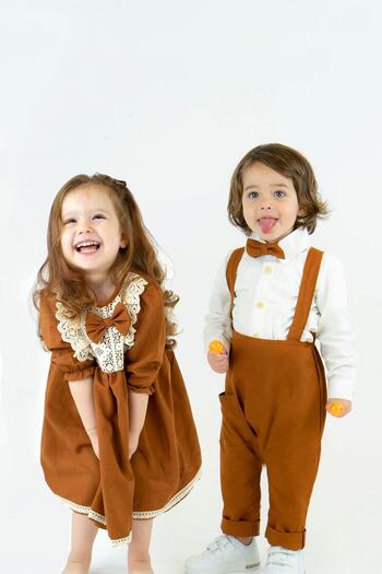 Catz Kids Καφέ δεμένο φόρεμα και αγκράφα