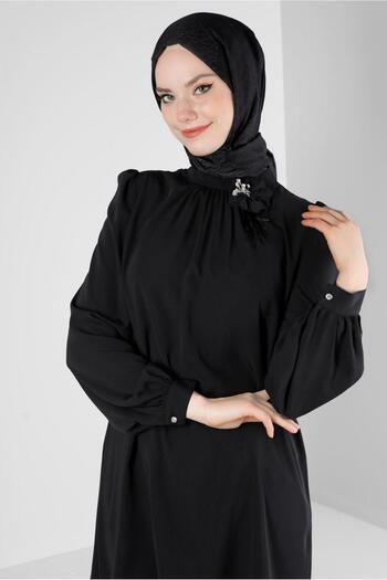 Alvina ASYMMETRIC CUT TUNIC WITH FLOWER ACCESSORY 43610