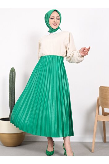 VAV Green Leather Upright Pleated Skirt