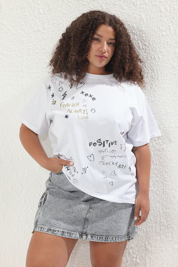 Trendyol Curve Fehér nyomott Oversize Fit nagy méretű póló TBBSS25BF00072