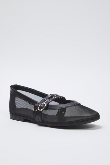 TRENDYOL SHOES Γυναικεία μπαλαράκια Mary Jane με αγκράφα με κόκκινη ζώνη TAKSS25BE00046