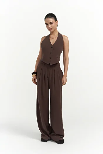 MAİ COLLECTİON Set de pantaloni cu vestă maro decoltată Pailey