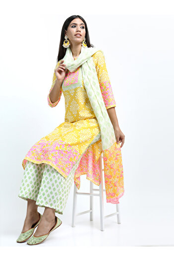 Vishudh By Styli Women Multi-Color Floral Printed Kurta Set with Dupatta