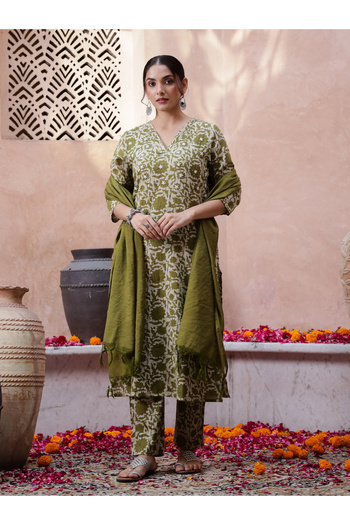 Sanskrutihomes By Styli Floral Printed V-Neck Pure Cotton Kurta and Pants Set for Women