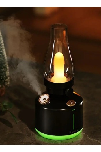 Denx A diffuser shaped like an antique kerosene lamp to freshen and freshen the air