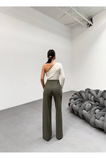 stiledavet online store 230 Gr Poly Viscose Lycra Metal Button Palazzo Trousers