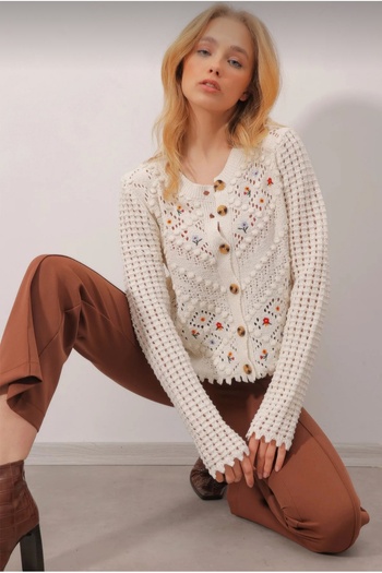 Safgiyim44 Women's Button Detailed Embroidery Standard Size Openwork Knitwear Cardigan