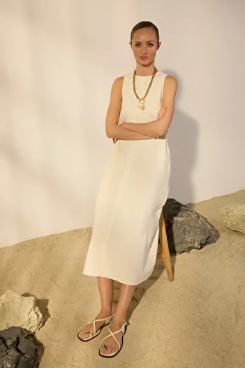 Trendyol Collection Λευκό λινό μικτό μίντι υφαντό φόρεμα με ραφές και λεπτομέρεια τσέπης