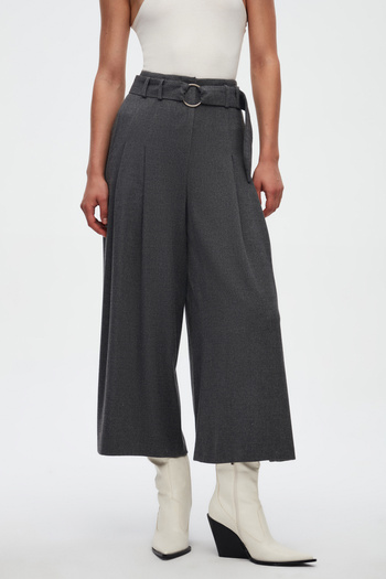 SHNWOMAN PİLİLİ KISA PAÇA PANTOLON
