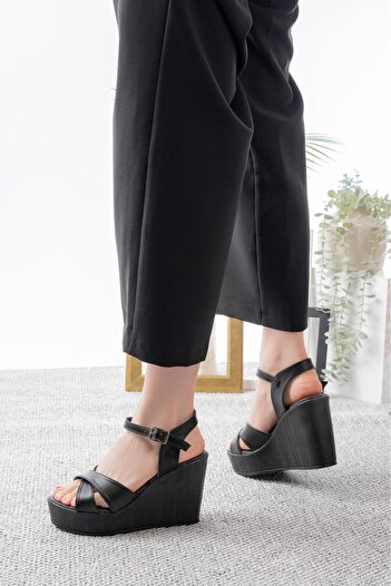 Weynes Women's Black 10 cm Wedge Heel Plain Bat Sandals Wsb3032