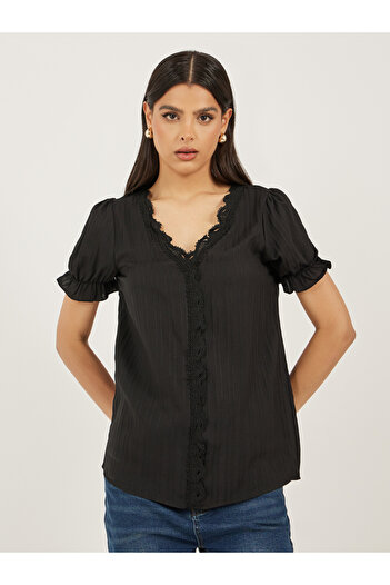 Styli Black Solid V-Neck Lace Top