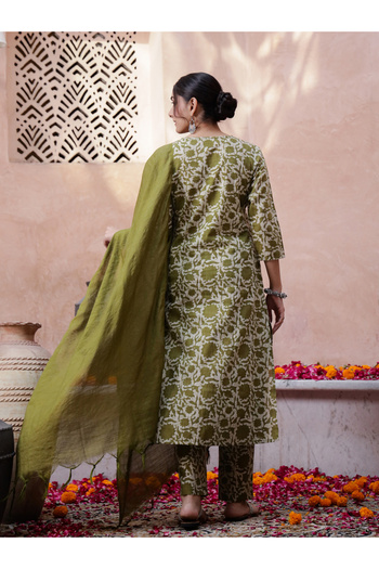 Sanskrutihomes By Styli Floral Printed V-Neck Pure Cotton Kurta and Pants Set for Women