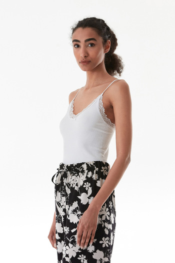 Fulla Moda Ribbed Lace Ribbon Detailed Snap Body