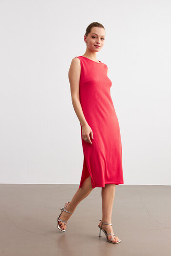 MODAGEN Women's Pink Plain Sleeveless Midi Length Slit Crinkle Dress