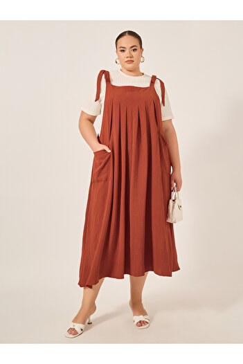 Styli Plus Size Solid Pleated Pinafore Midi Dress