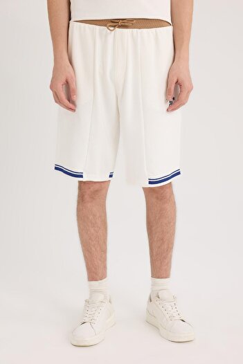 DeFacto Bedruckte Shorts mit geradem Bein und normaler Passform B8794ax25sm