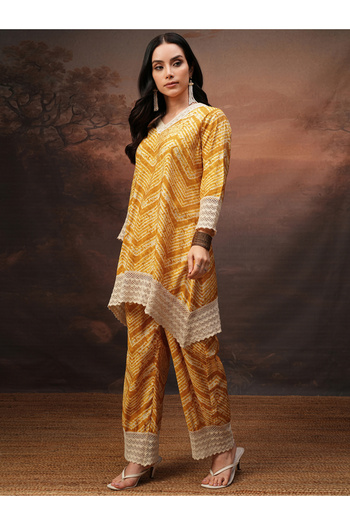 Vishudh By Styli Printed V-Neck Lace Trims Tunic with Trousers Co-Ords