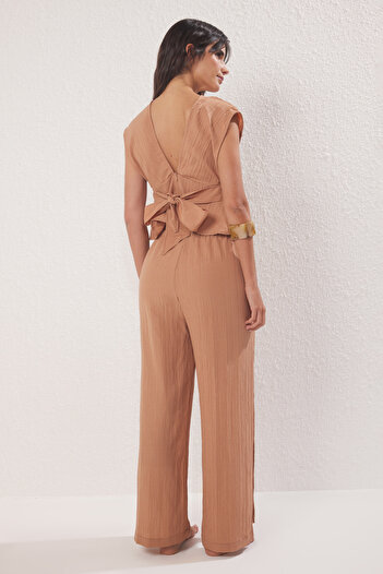 Trendyol Collection Καφέ υφή με βαθύ λαιμό V με λεπτομέρεια μπλούζα παντελόνι παραλίας TBESS25AU00064