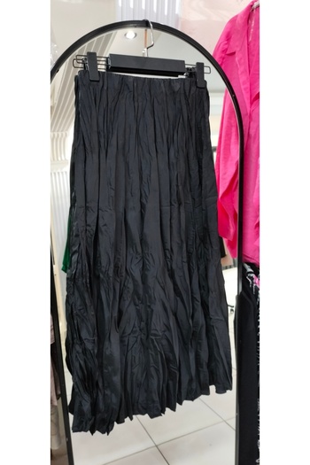 Serra Wrinkled Black Elastic Waist Skirt